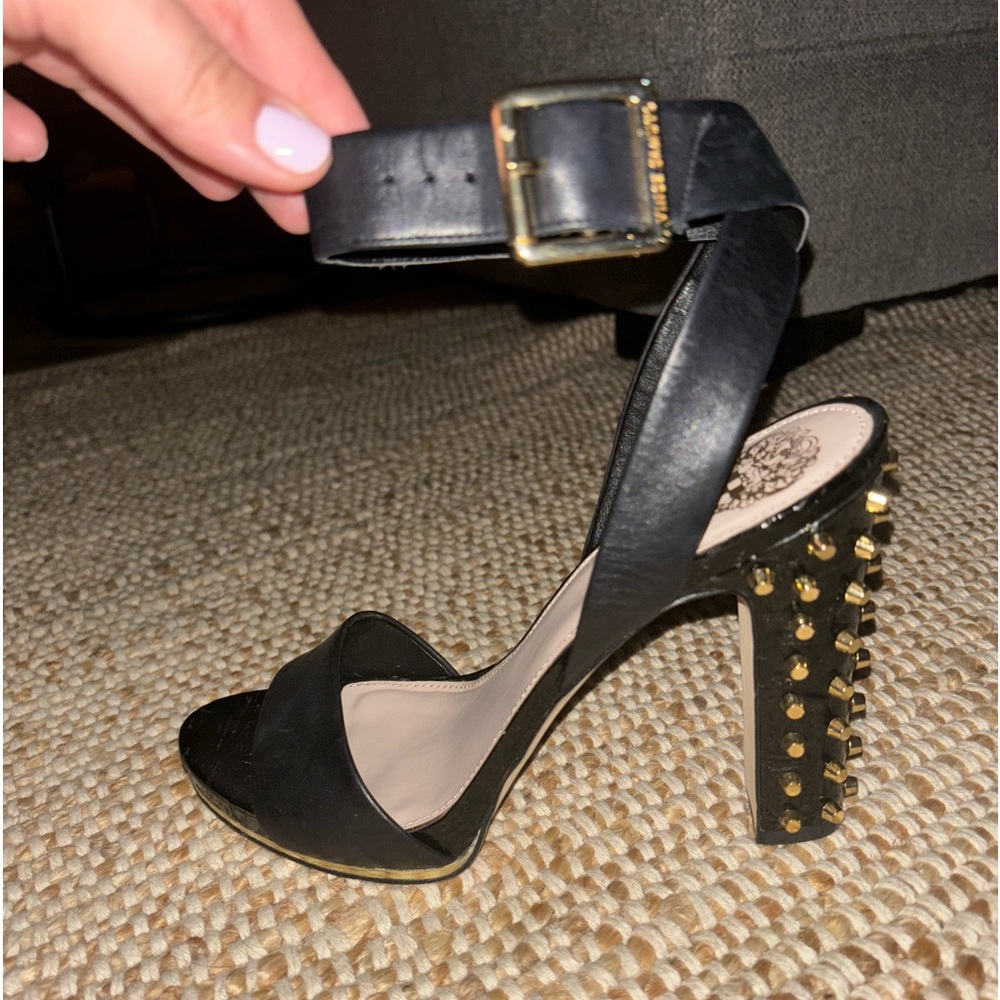 VINCE CAMUTO BLACK PUMPS WITH GOLD STUDDED HEELS